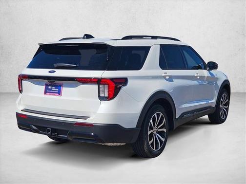 Star White Metallic Tri-Coat 2025 Ford Explorer ST-Line