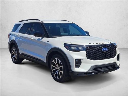 Star White Metallic Tri-Coat 2025 Ford Explorer ST-Line