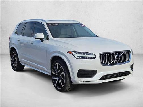 2022 Volvo XC90 T6 Momentum