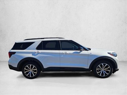Star White Metallic Tri-Coat 2025 Ford Explorer ST-Line