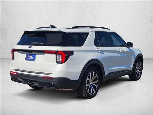 Star White Metallic Tri-Coat 2025 Ford Explorer ST-Line