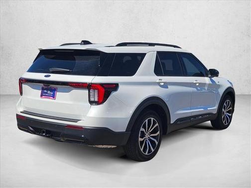Star White Metallic Tri-Coat 2025 Ford Explorer ST-Line
