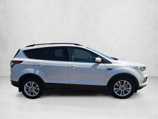 White Platinum Metallic Tri-Coat 2017 Ford Escape SE
