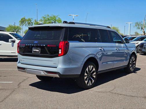 Glacier Gray Metallic Tri-Coat 2026 Ford Expedition Max Platinum