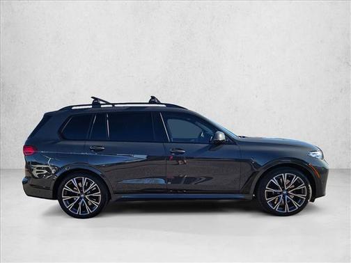 2022 BMW X7 M50i