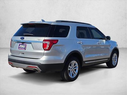 Ingot Silver Metallic 2017 Ford Explorer XLT