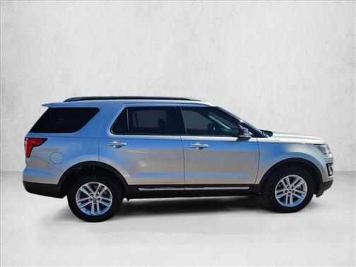 Ingot Silver Metallic 2017 Ford Explorer XLT