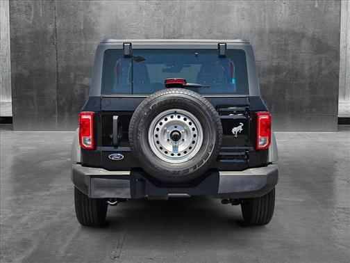 2025 Ford Bronco Base 4 Door 4x4