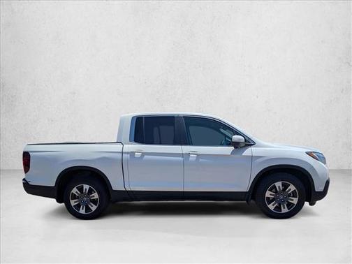 White 2017 Honda Ridgeline RTL