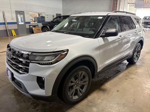 White Metallic 2026 Ford Explorer Active