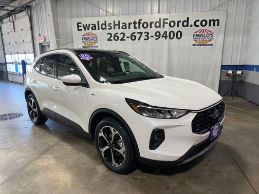 Star White Metallic Tri-Coat 2025 Ford Escape ST-Line Select