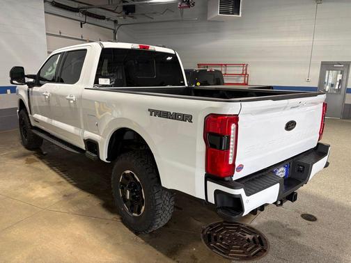 Oxford White 2026 Ford F-250 Lariat