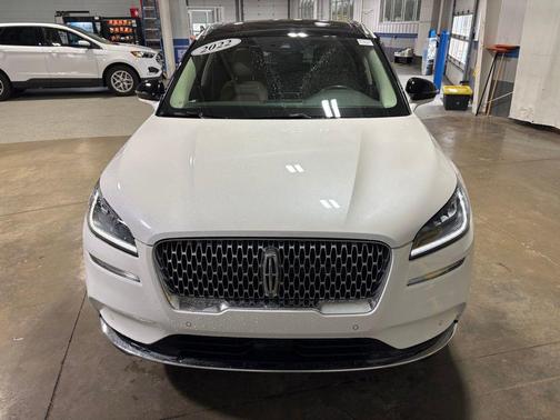 Pristine White Metallic Tri-Coat 2022 Lincoln Corsair Reserve