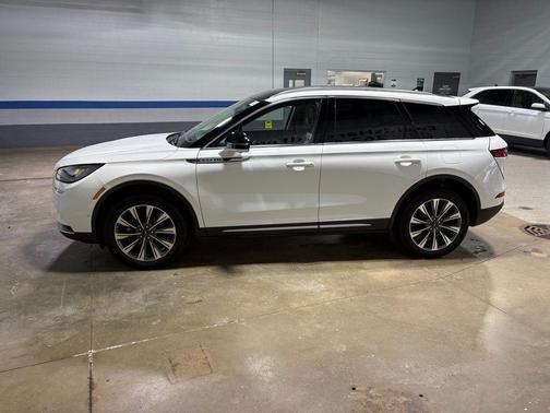 Pristine White Metallic Tri-Coat 2022 Lincoln Corsair Reserve
