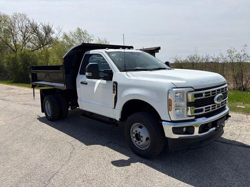 Oxford White 2025 Ford F-350 XL