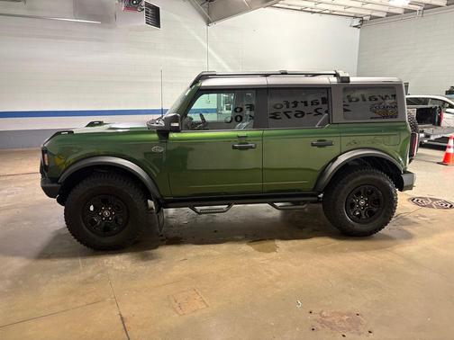 Eruption Green Metallic 2023 Ford Bronco Wildtrak