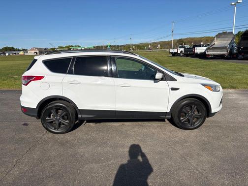 White 2016 Ford Escape SE