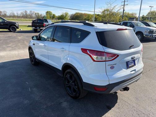 White 2016 Ford Escape SE