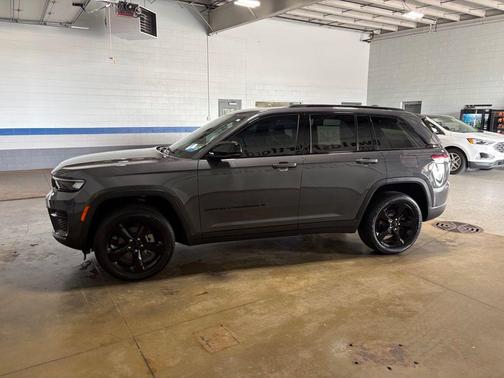 Baltic Gray Metallic Clearcoat 2025 Jeep Grand Cherokee Altitude