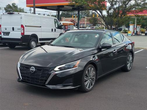 Super Black 2025 Nissan Altima SL FWD