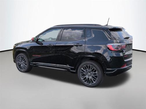 Diamond Black Crystal Pearlcoat 2023 Jeep Compass (RED) Edition 4x4