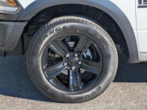 2024 RAM 1500 Classic Warlock Crew Cab 4x4 5'7' Box