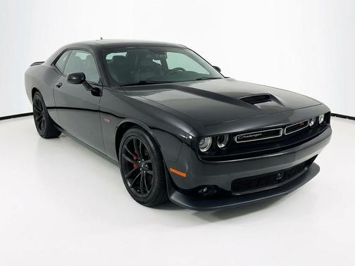 Pitch Black Clearcoat 2023 Dodge Challenger R/T
