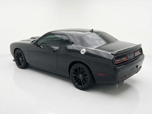 Pitch Black Clearcoat 2023 Dodge Challenger R/T