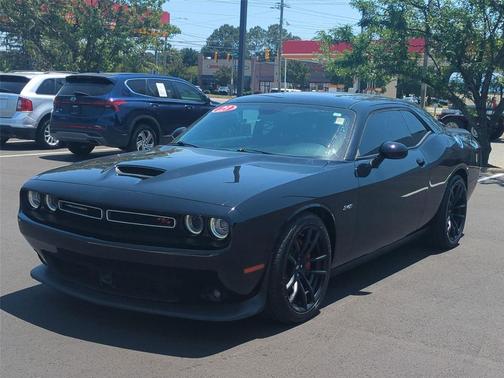 Pitch Black Clearcoat 2023 Dodge Challenger R/T