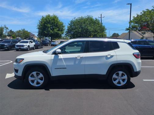 White Clearcoat 2017 Jeep New Compass Latitude