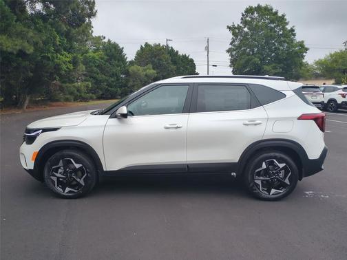 Snow White Pearl 2026 Kia Seltos EX