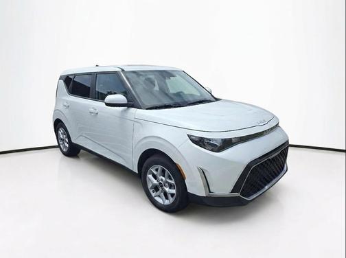 Snow White Pearl 2025 Kia Soul LX