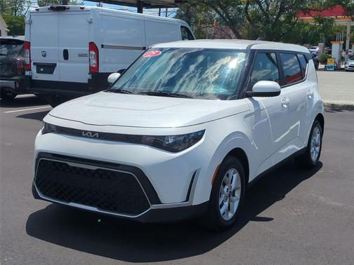Snow White Pearl 2025 Kia Soul LX