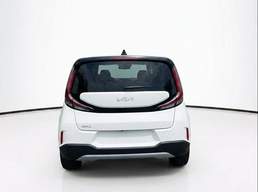 Snow White Pearl 2025 Kia Soul LX
