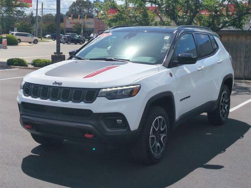 Bright White Clearcoat 2024 Jeep Compass Trailhawk
