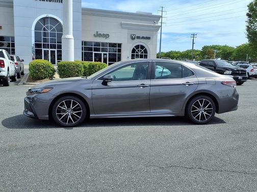 Predawn Gray Mica 2024 Toyota Camry SE