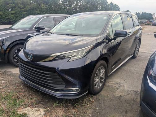 2021 Toyota Sienna XLE 7 Passenger