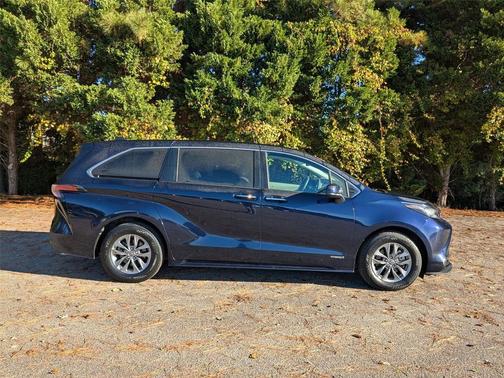 2021 Toyota Sienna XLE 7 Passenger