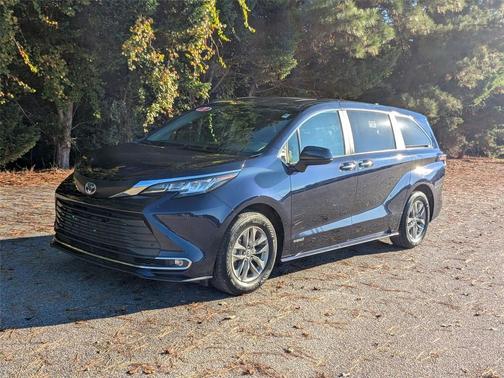 2021 Toyota Sienna XLE 7 Passenger