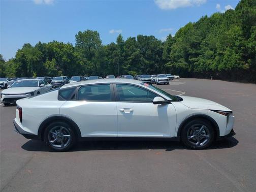 Snow White Pearl 2026 Kia K4 LX