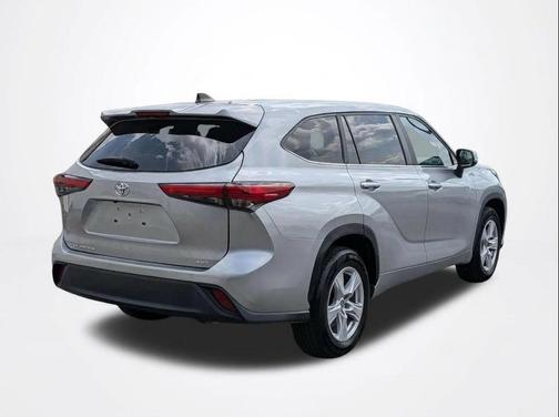 Celestial Silver Metallic 2023 Toyota Highlander LE
