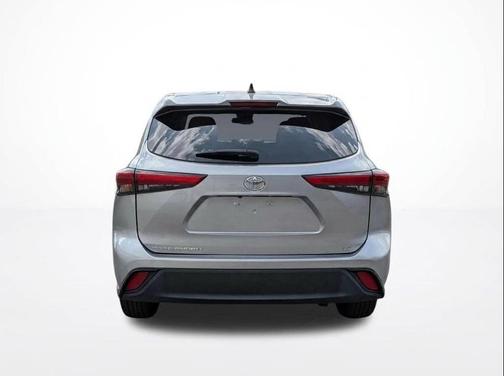 Celestial Silver Metallic 2023 Toyota Highlander LE