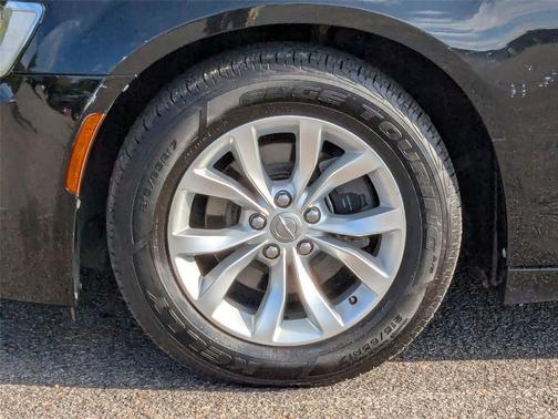 2016 Chrysler 300 S