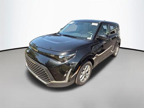 Fusion Black 2025 Kia Soul LX