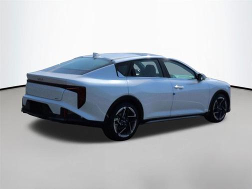 Snow White Pearl 2026 Kia K4 GT-Line