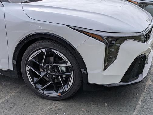 Snow White Pearl 2026 Kia K4 GT-Line