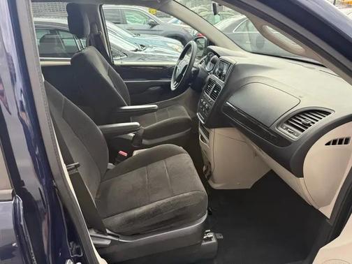 Blue 2013 Dodge Grand Caravan SE