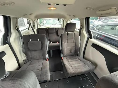 Blue 2013 Dodge Grand Caravan SE