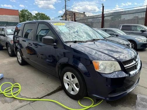 Blue 2013 Dodge Grand Caravan SE