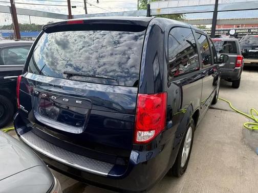 Blue 2013 Dodge Grand Caravan SE